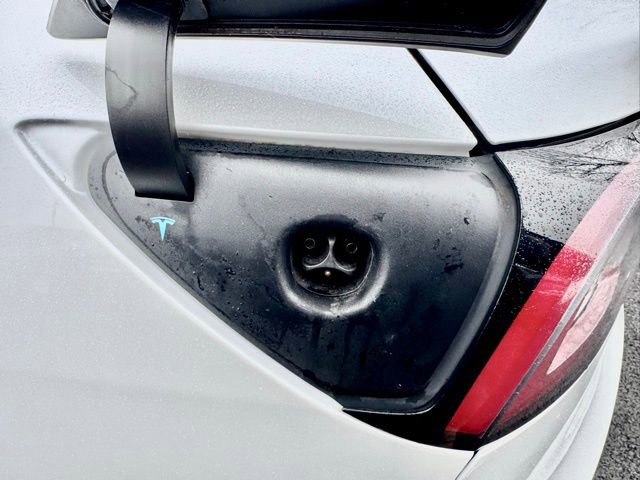 Used 2021 Tesla Model 3 Standard Range Plus image 13