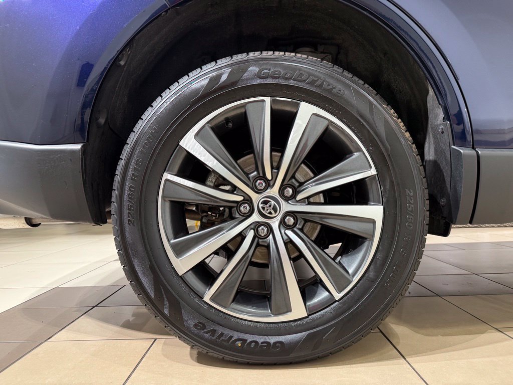 Certified 2023 Toyota Venza LE AWD/4WD image 9