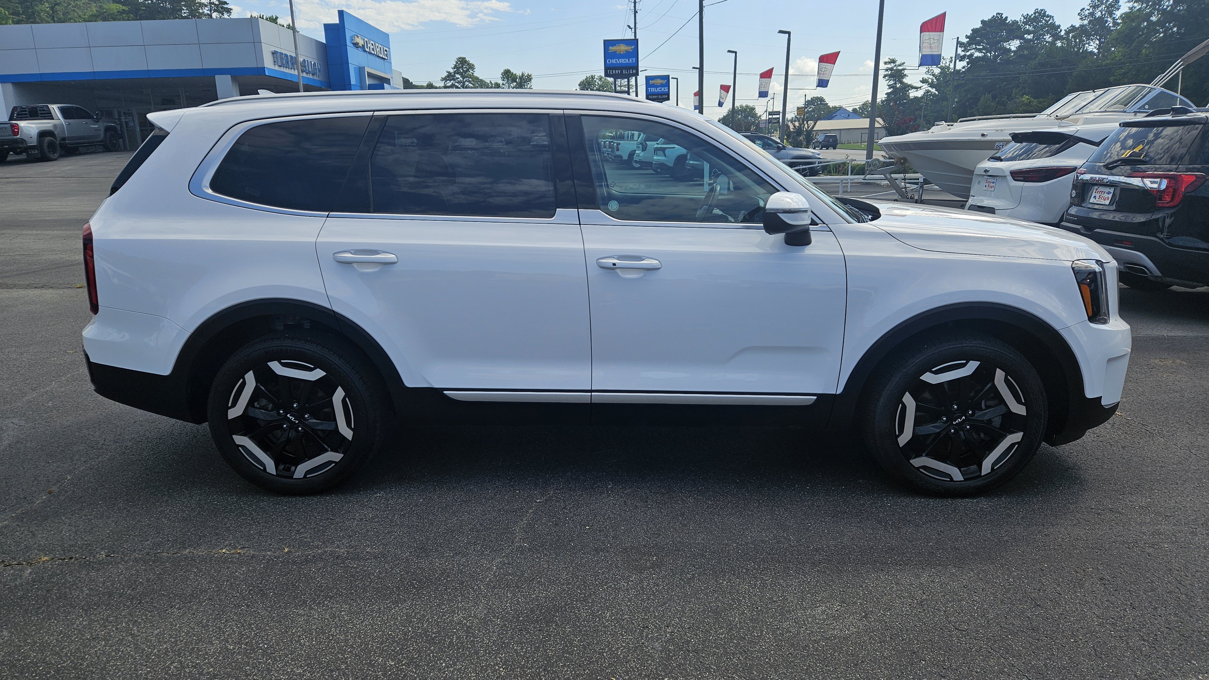 Used 2025 Kia Telluride S FWD image 5