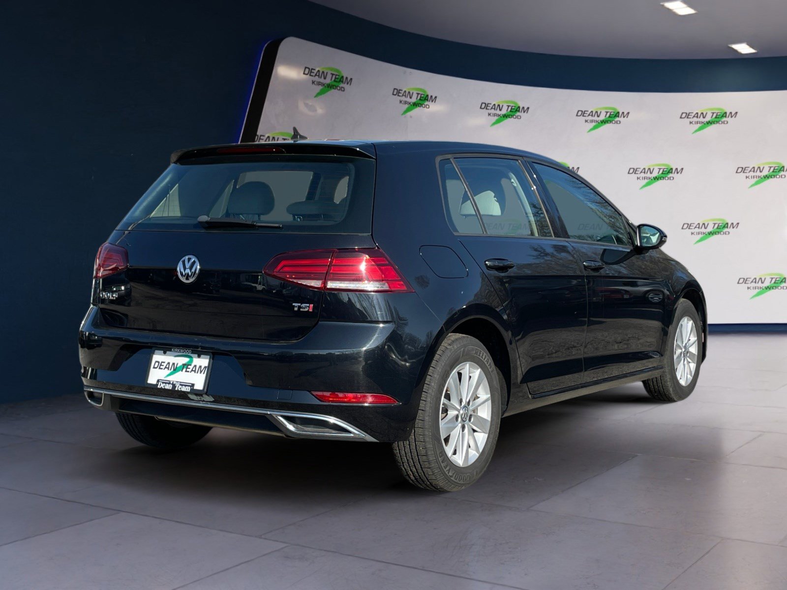 Used 2018 Volkswagen Golf S image 6