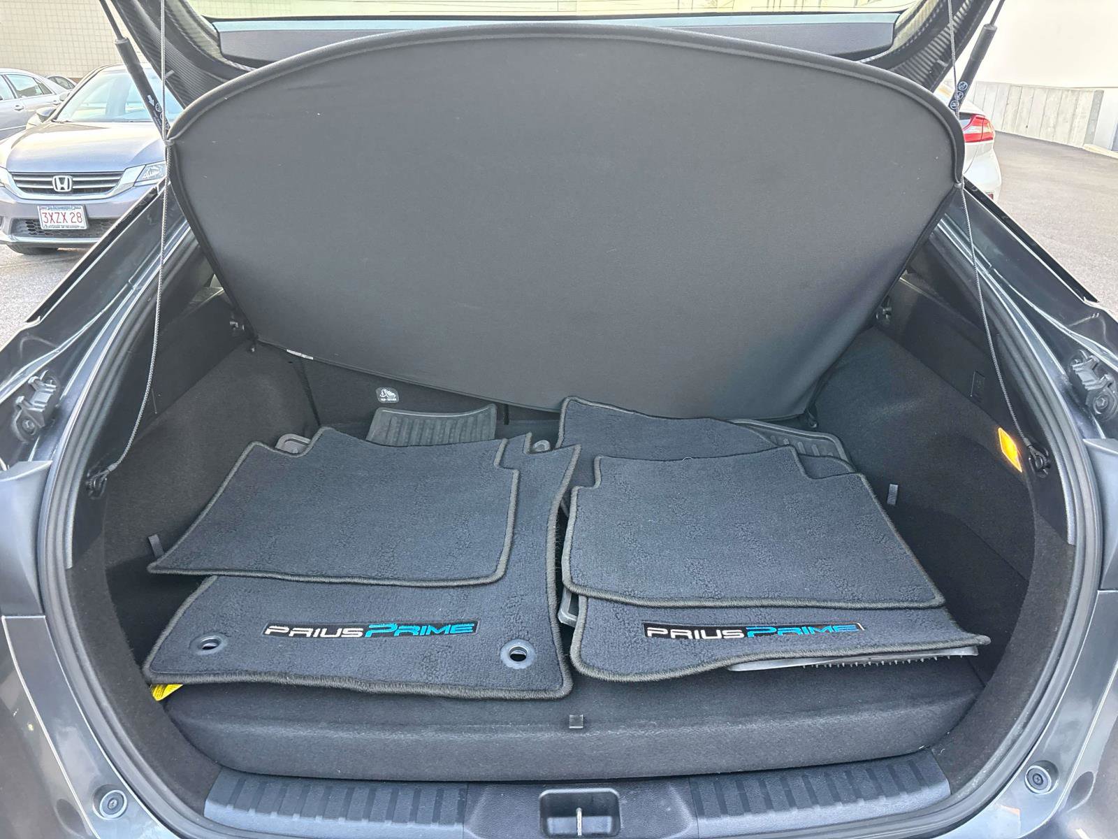 Used 2018 Toyota Prius Prime Premium w/ Carpet Mat Package FWD image 10