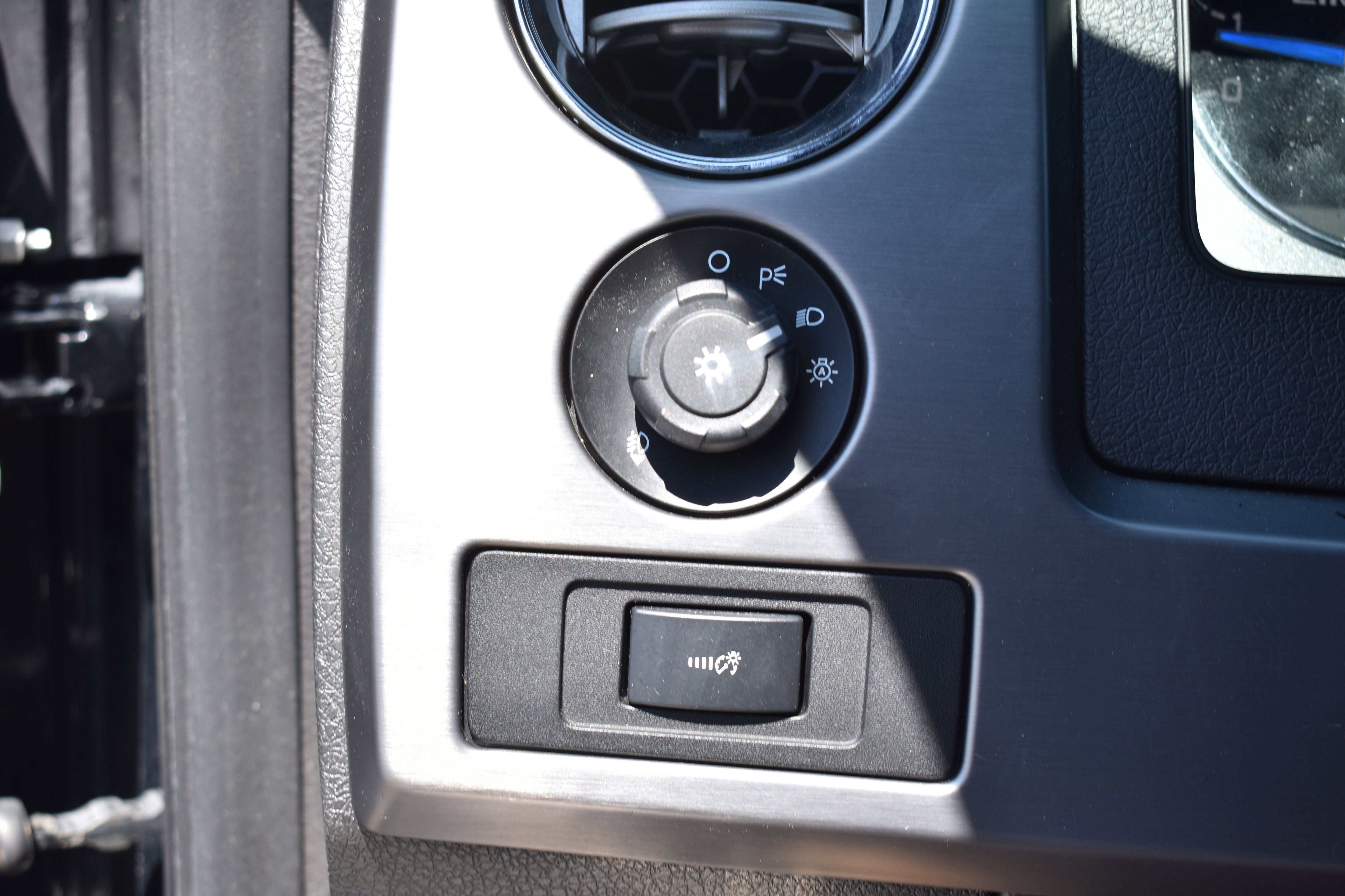 Used 2014 Ford F150 Limited AWD/4WD image 16