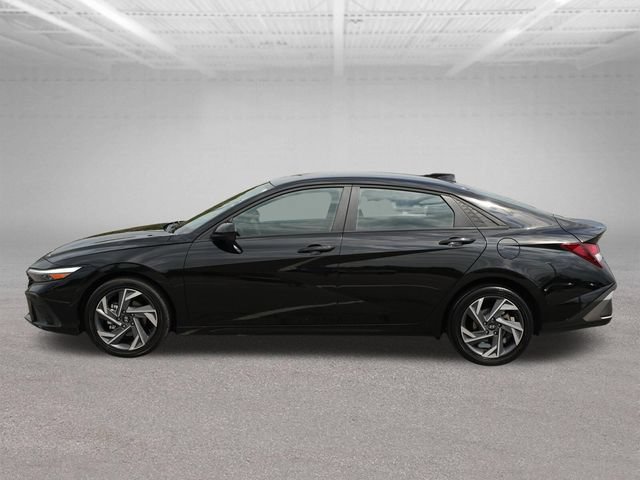 Used 2025 Hyundai Elantra Sport FWD image 4