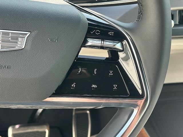 New 2026 Cadillac Vistiq Luxury w/ LPO, Floor Liner Package AWD/4WD image 18