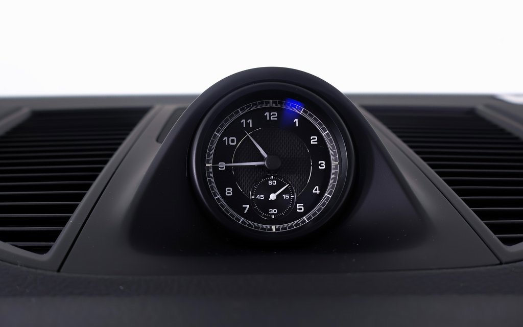 Used 2025 Porsche Macan image 16