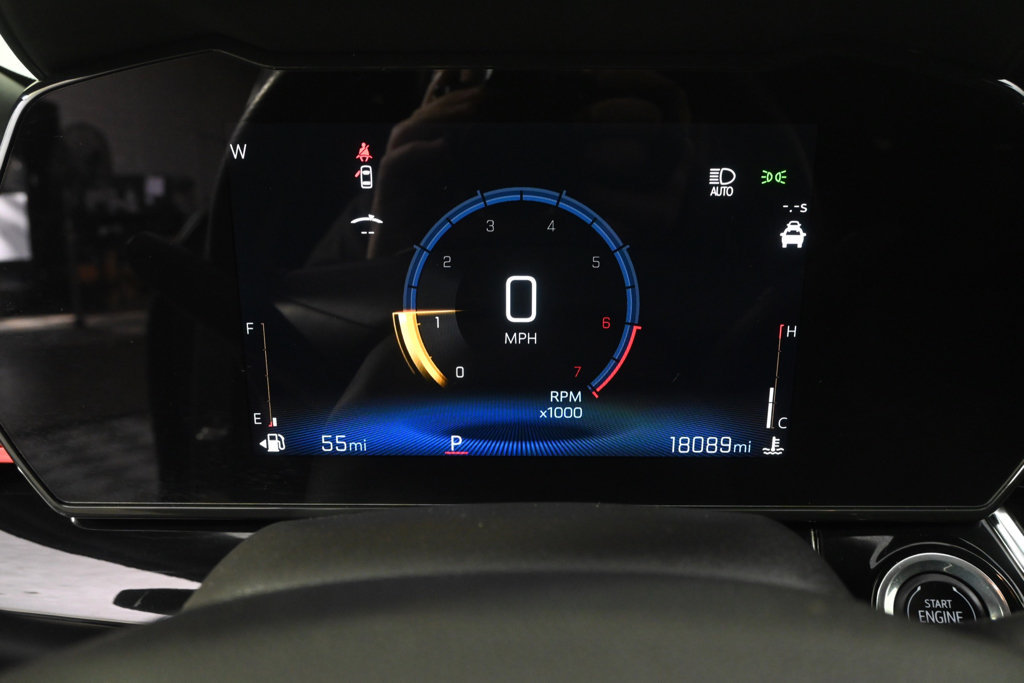 Used 2024 Chevrolet Trax RS w/ Sunroof Package FWD image 25