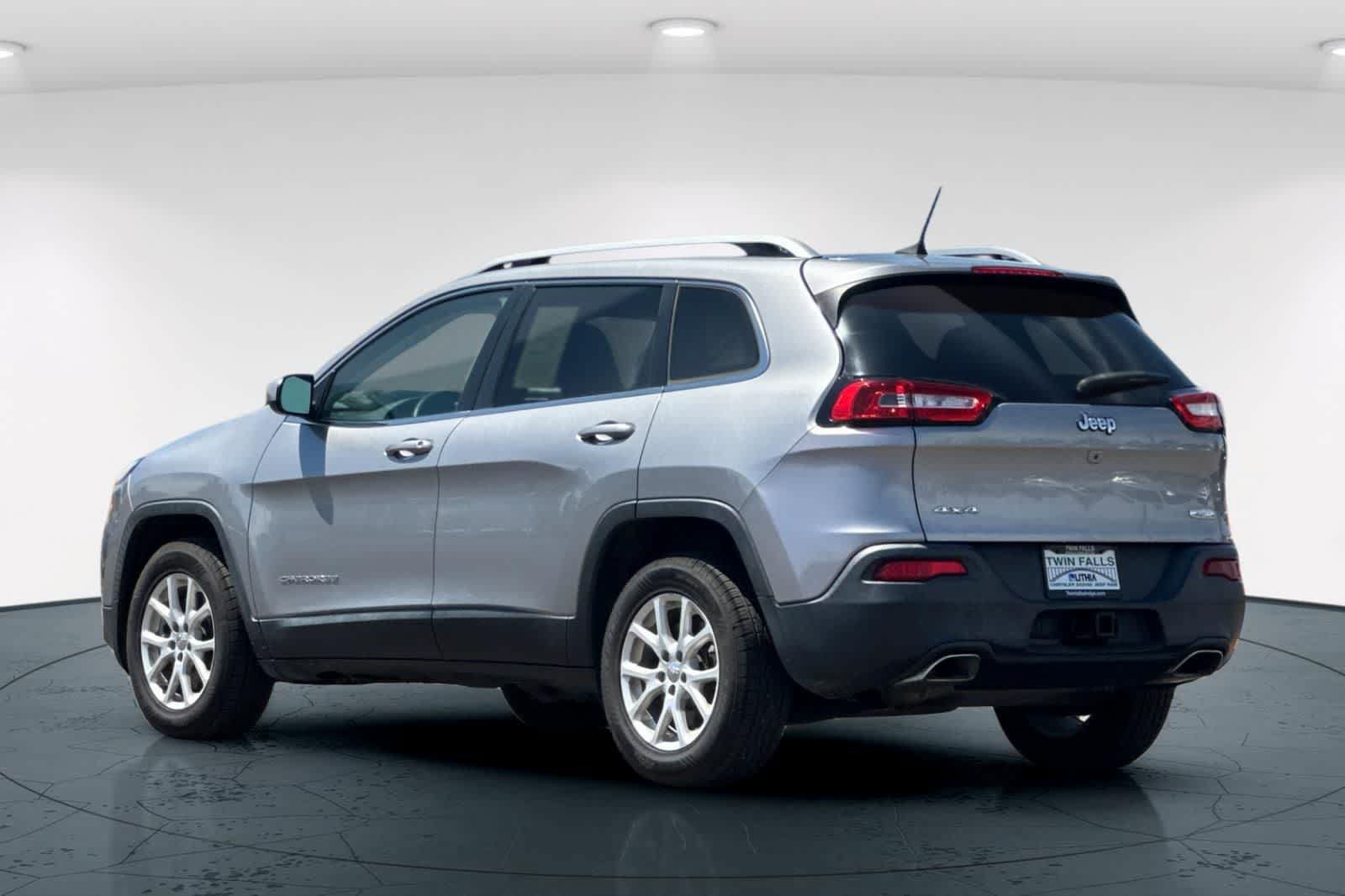 Used 2017 Jeep Cherokee Latitude w/ True North Edition AWD/4WD image 8