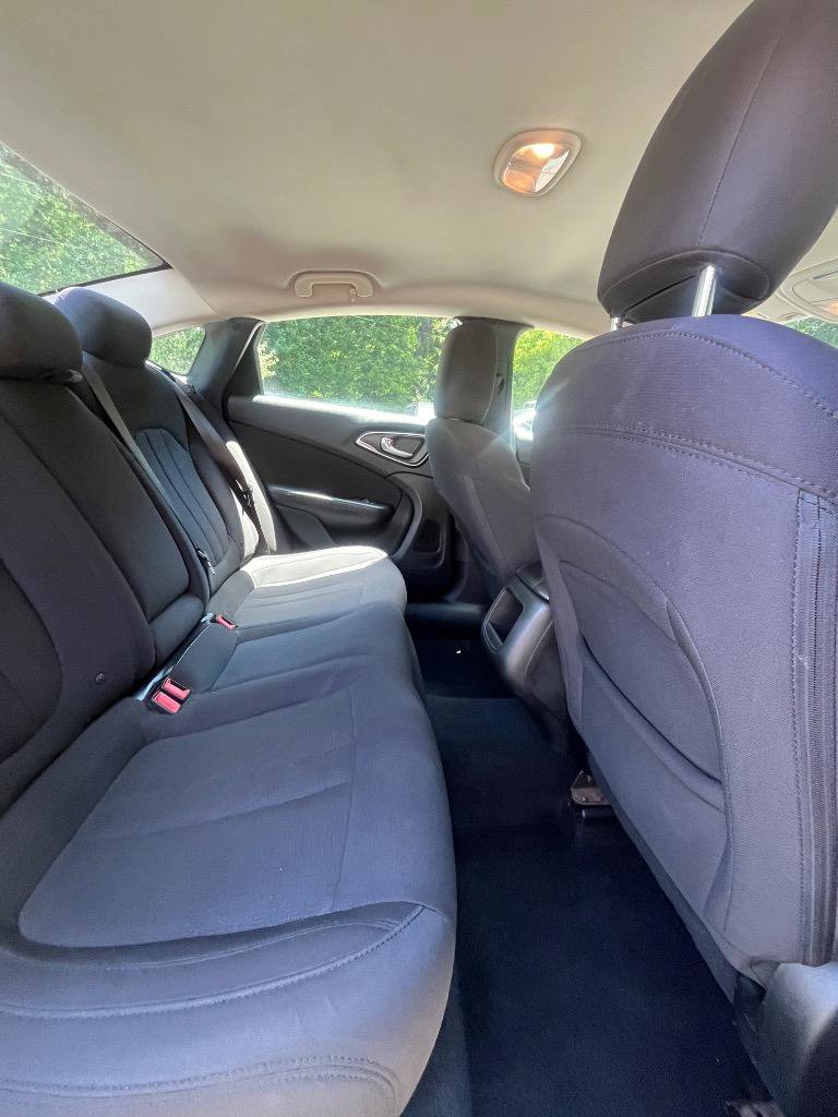 Used 2015 Chrysler 200 Limited FWD image 29