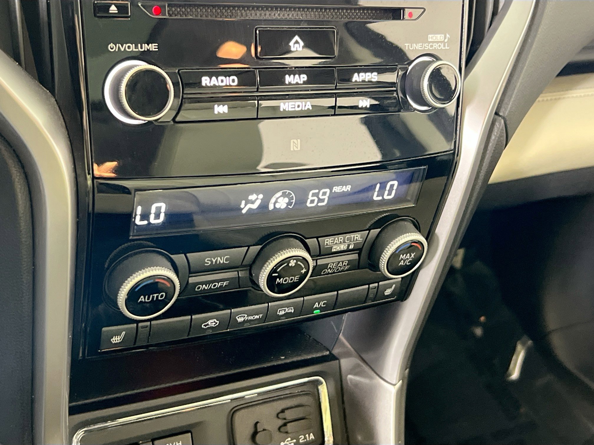 Used 2021 Subaru Ascent Limited w/ Technology Package image 16