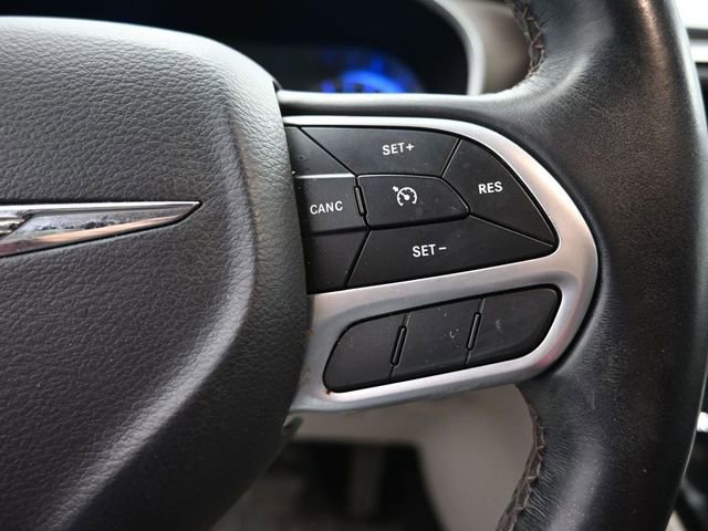 Used 2017 Chrysler Pacifica Touring-L w/ Tire & Wheel Group image 20