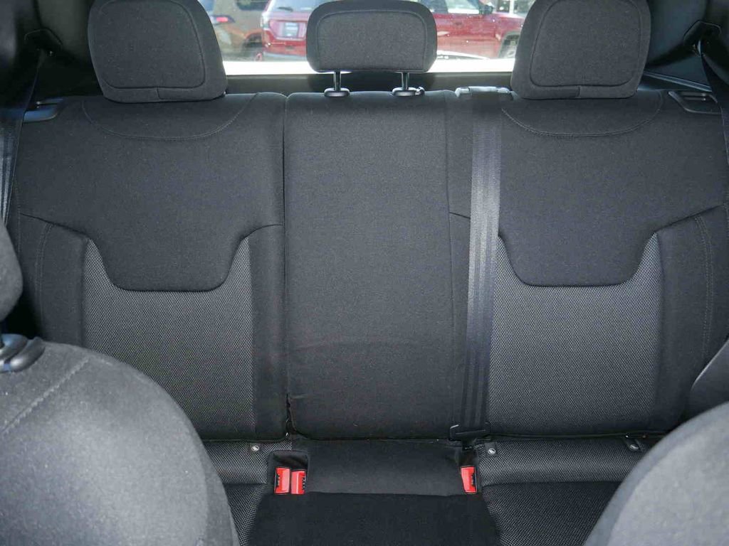 Certified 2023 Jeep Renegade Latitude image 28