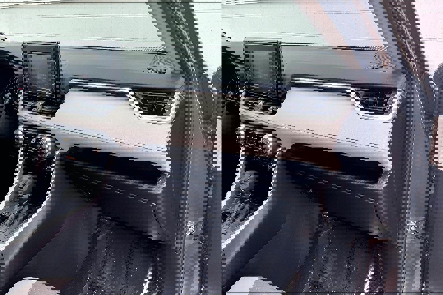 Used 2022 Toyota RAV4 XLE image 21