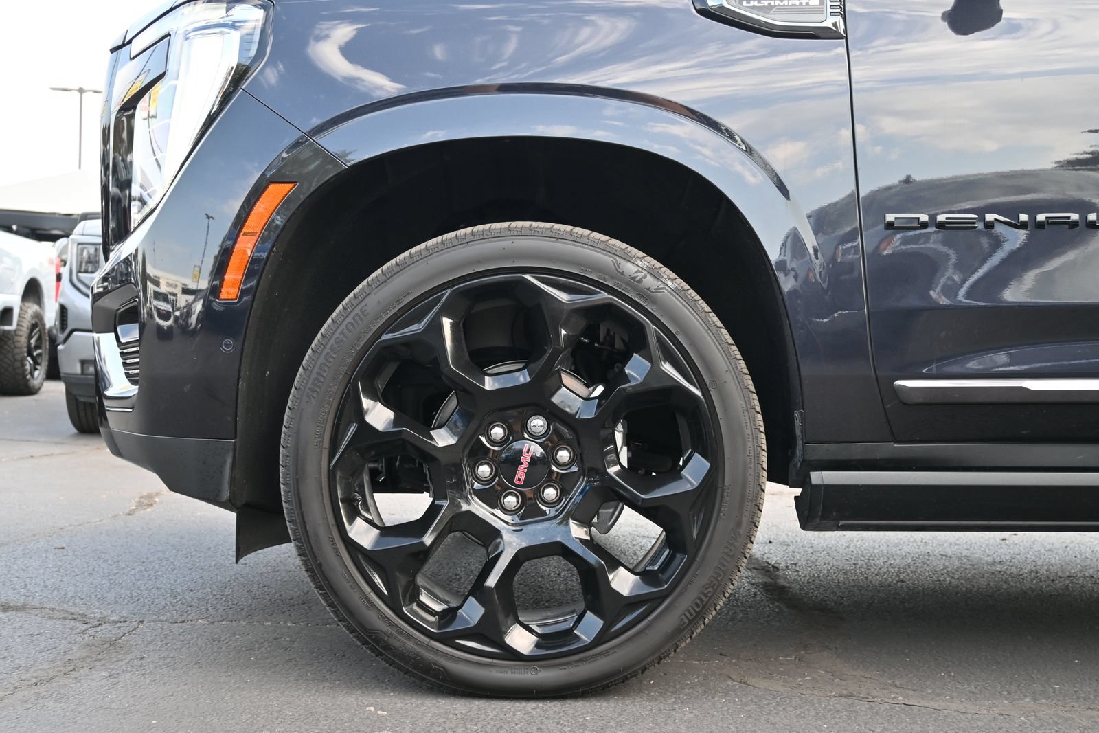 Used 2025 GMC Yukon Denali Ultimate AWD/4WD image 30