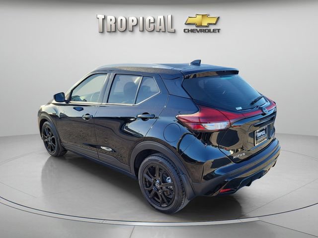 Used 2023 Nissan Kicks SV image 2