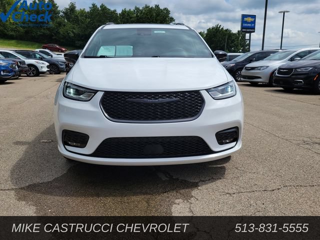 Used 2025 Chrysler Pacifica Limited FWD image 8