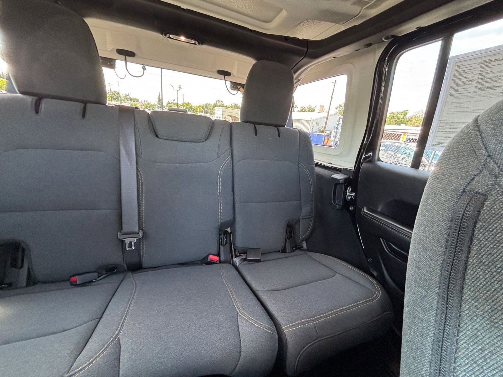 Used 2025 Jeep Wrangler Unlimited Sahara AWD/4WD image 37