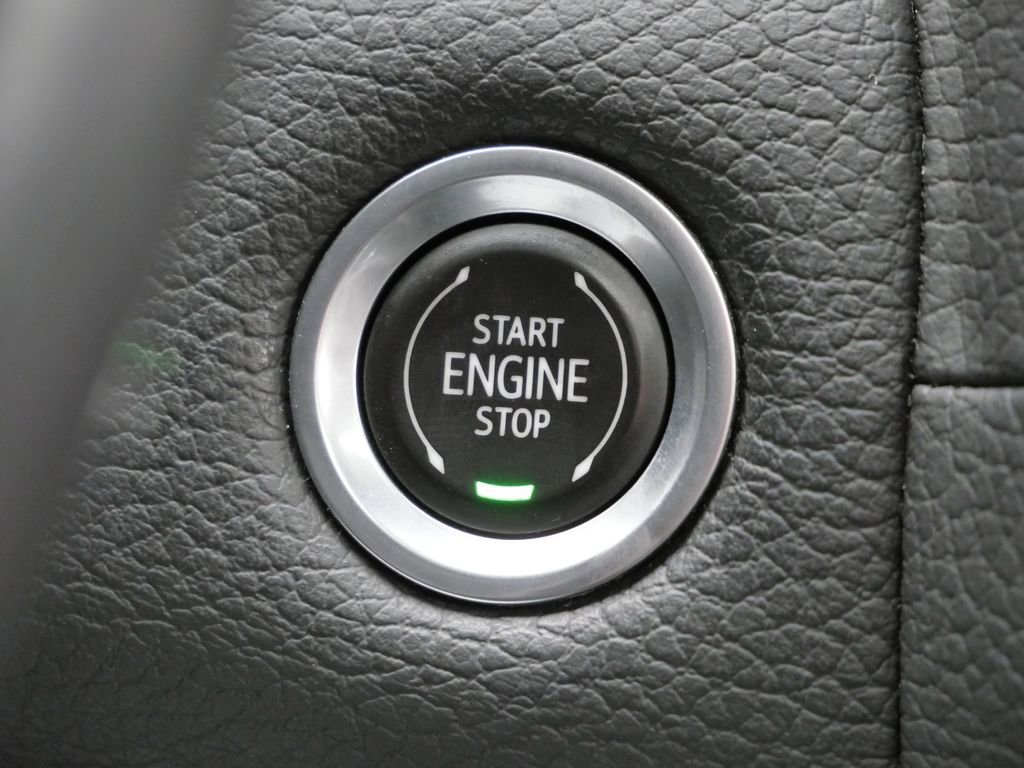 Used 2022 GMC Yukon Denali w/ Denali Premium Package image 47