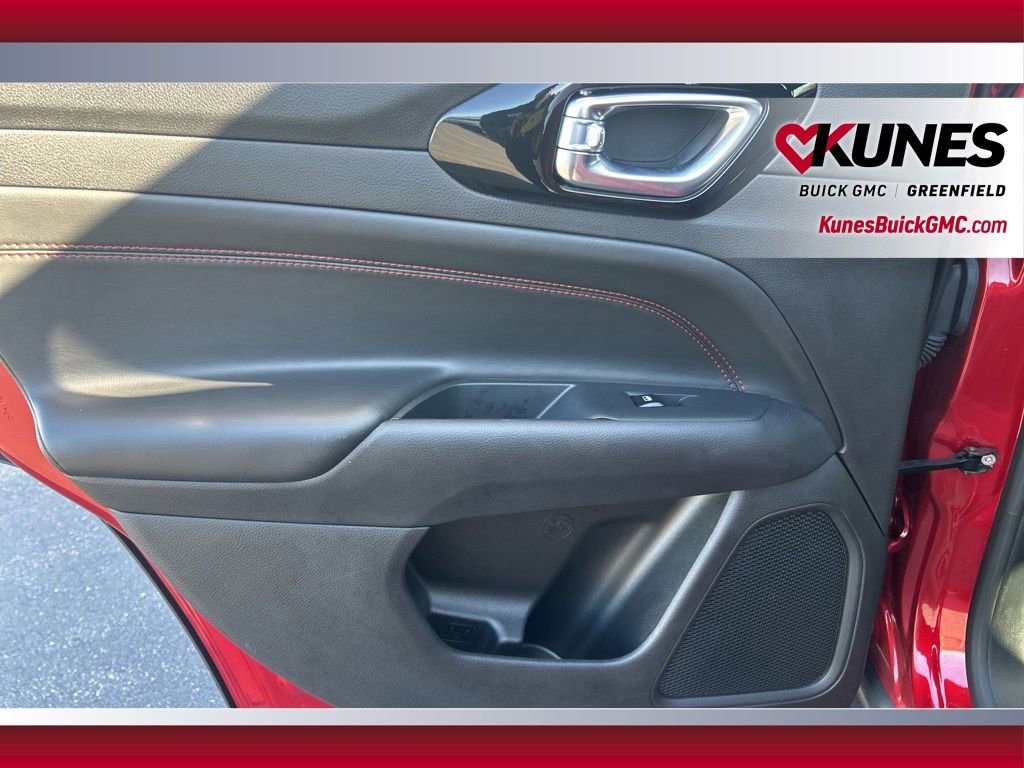 Used 2025 Jeep Compass Trailhawk image 31