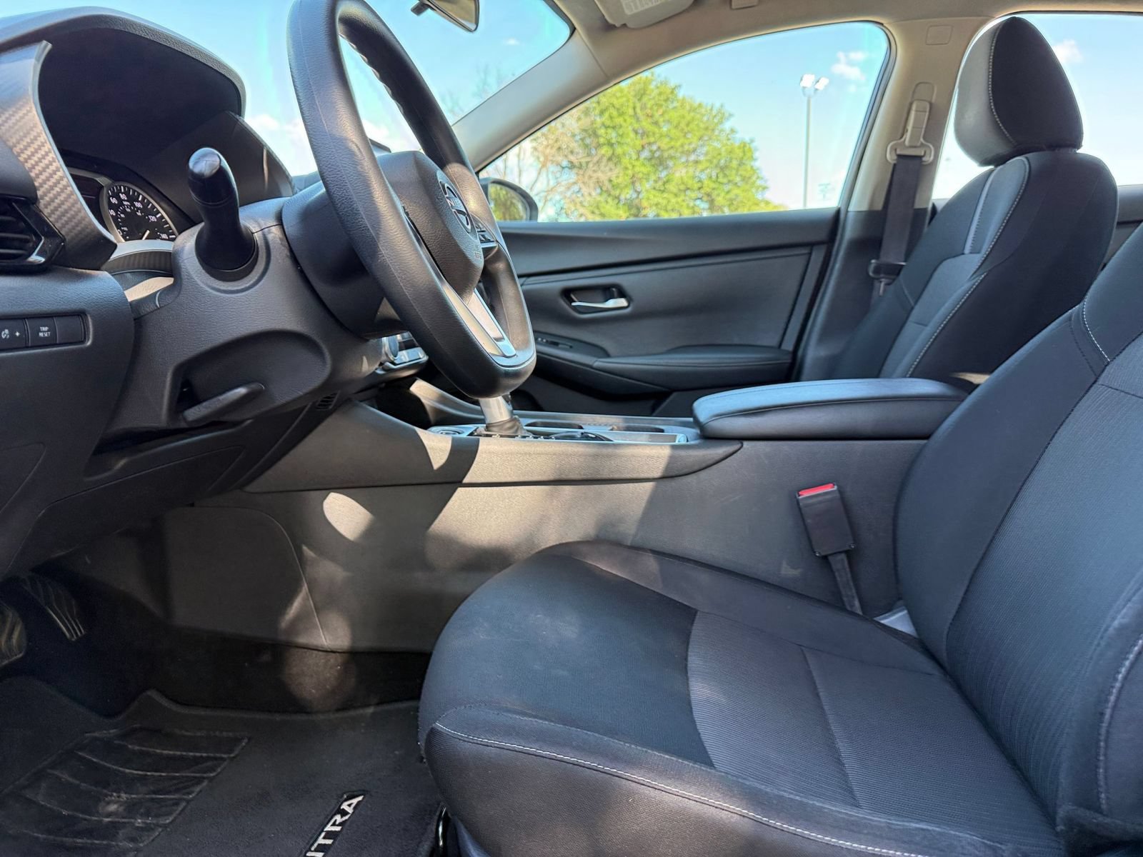 Used 2025 Nissan Sentra SV FWD image 27