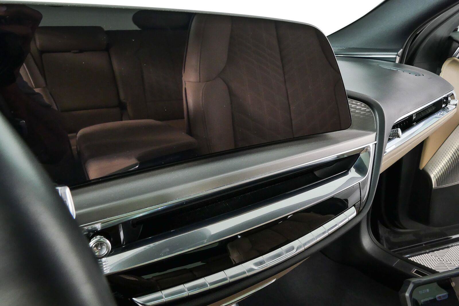 Used 2024 Cadillac Lyriq Luxury w/ Nappa Leather Package AWD/4WD image 12
