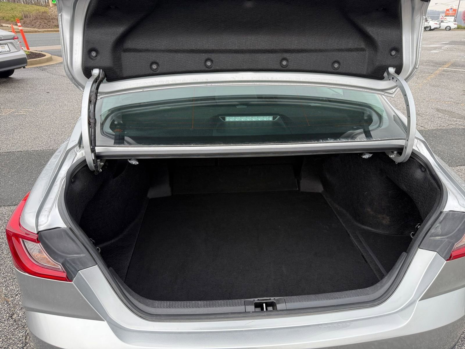 Used 2025 Toyota Camry LE image 31