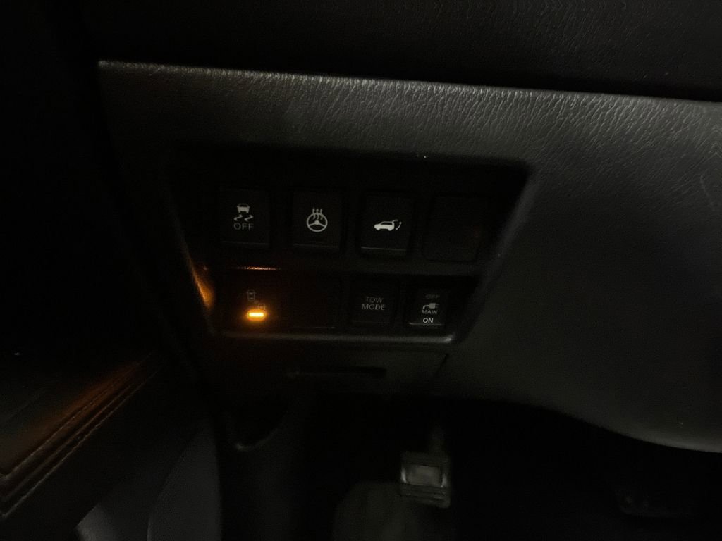 Used 2018 Nissan Pathfinder Platinum image 61