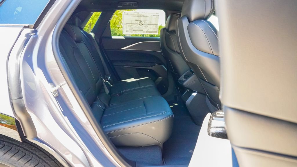 Used 2025 Cadillac Lyriq Luxury image 14