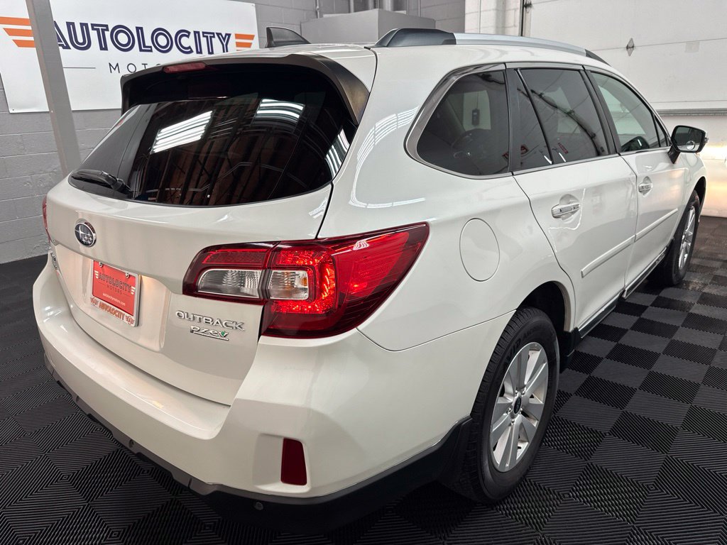 Used 2017 Subaru Outback 2.5i Touring AWD/4WD image 9