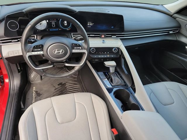 Used 2025 Hyundai Elantra Limited image 21