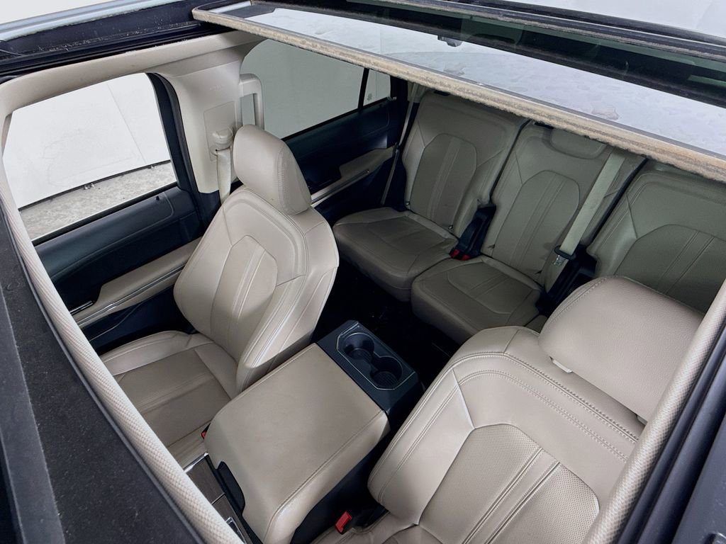 Certified 2024 Ford Expedition Limited image 3