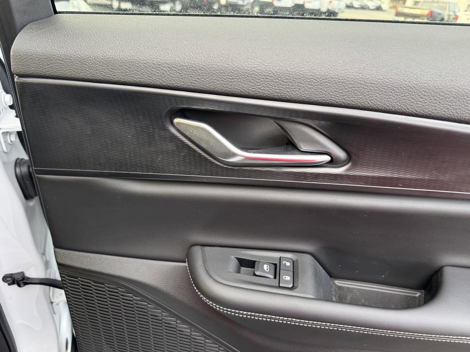 Used 2025 Jeep Grand Cherokee Altitude image 33