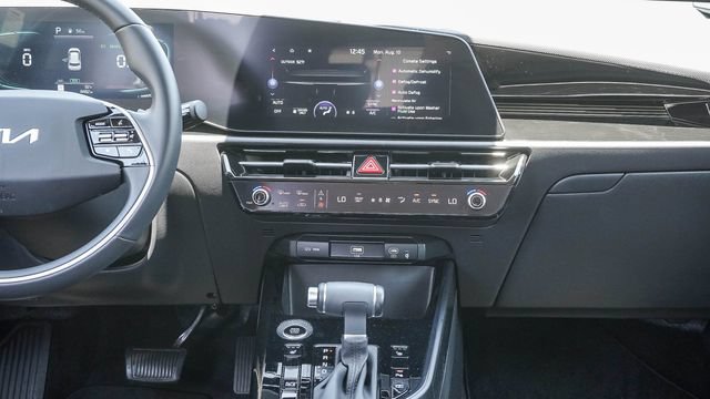 Used 2025 Kia Niro EX FWD image 16