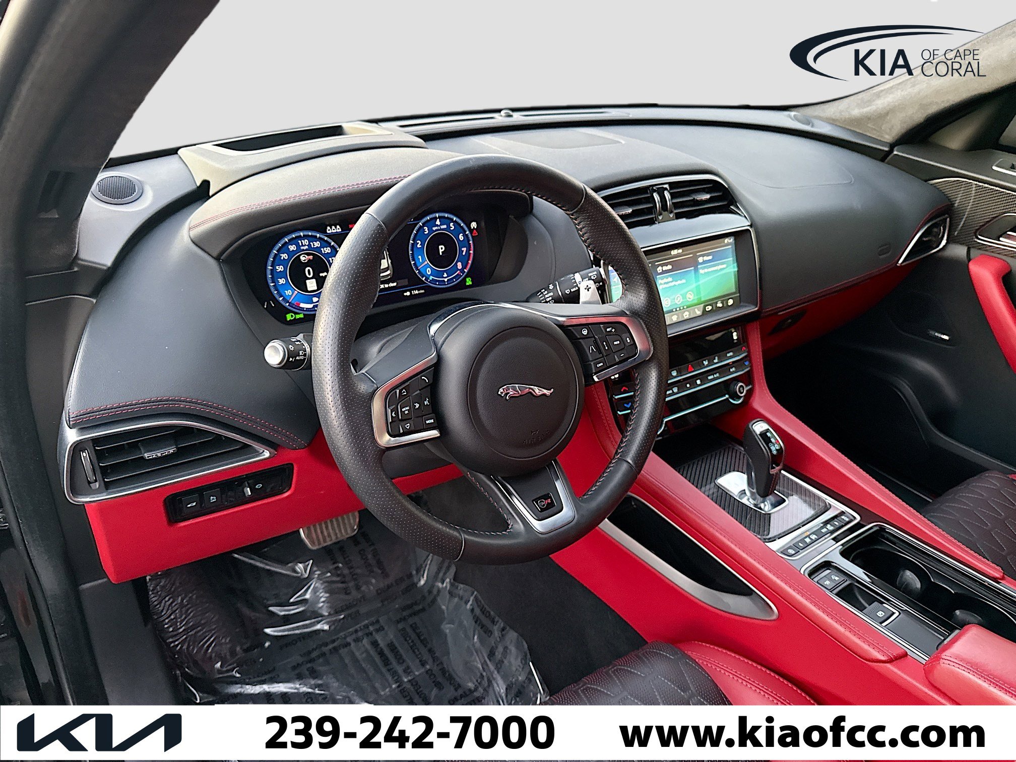 Used 2020 Jaguar F-PACE SVR image 25