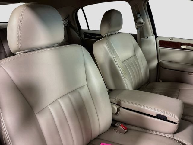 Used 2007 Lincoln Town Car Signature RWD image 25