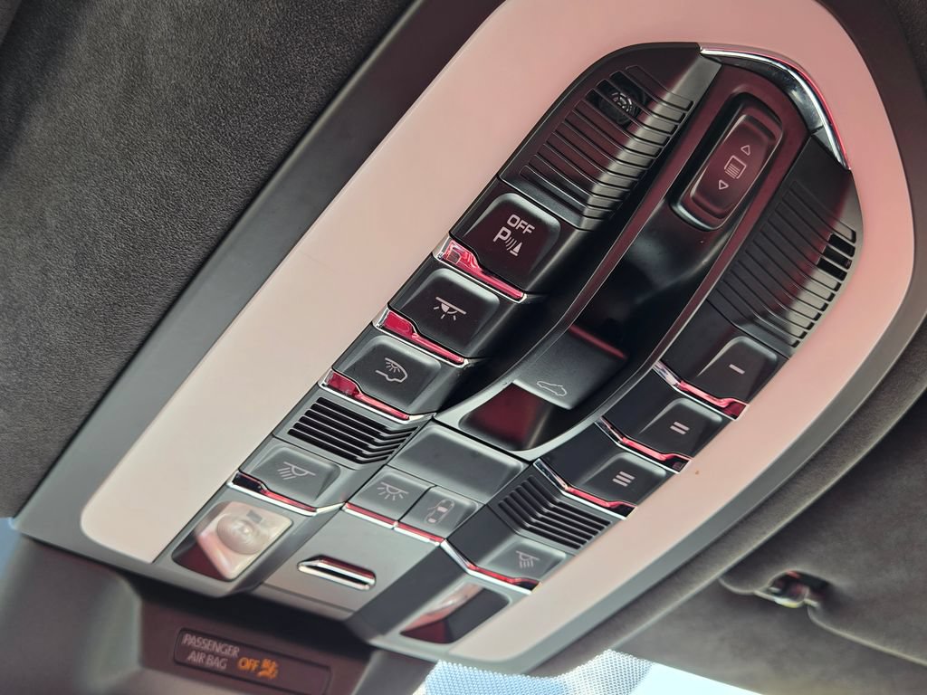 Used 2015 Porsche Macan Turbo AWD/4WD image 29