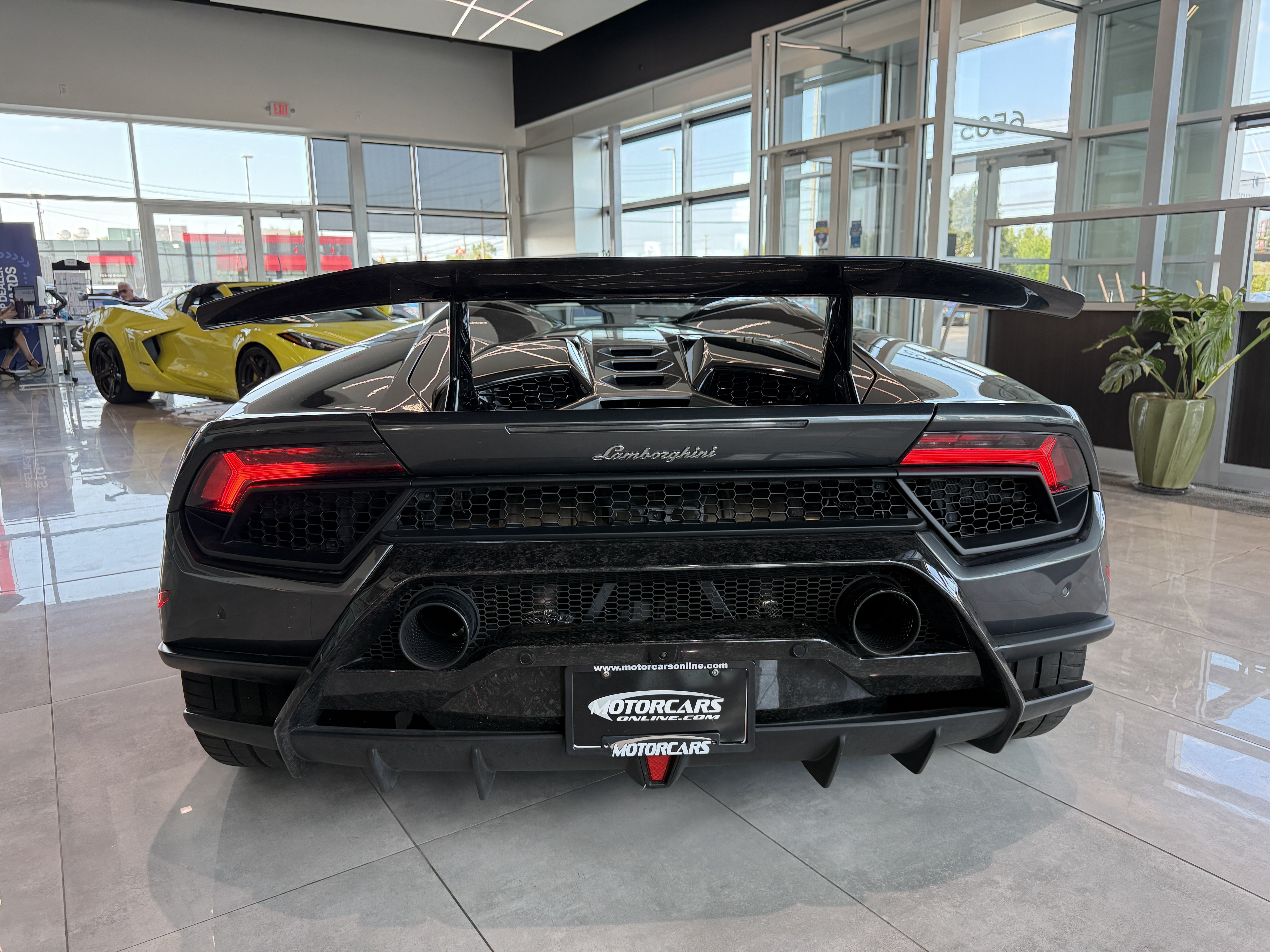 Used 2019 Lamborghini Huracan Performante AWD/4WD image 7