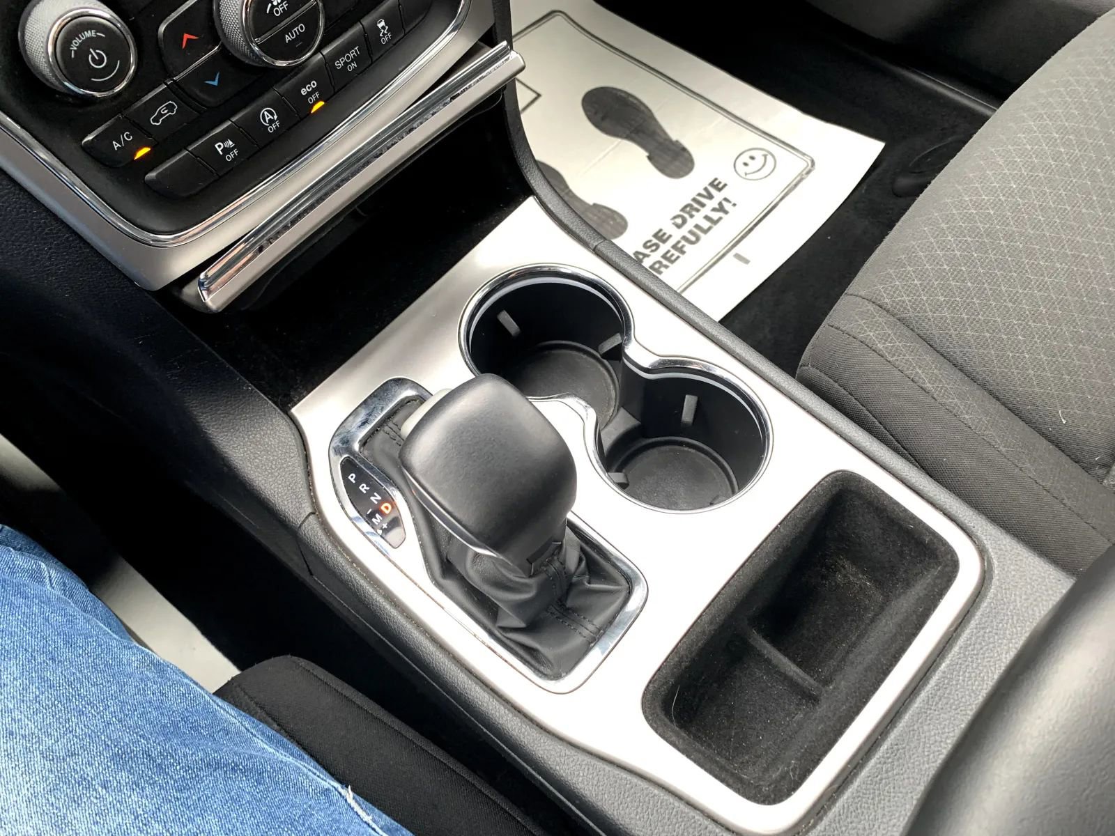 Used 2019 Jeep Grand Cherokee Laredo RWD image 16