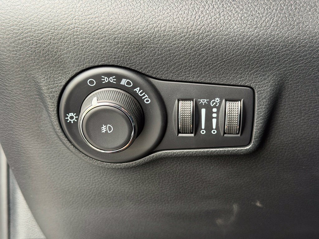 Used 2026 Jeep Compass Limited AWD/4WD image 14