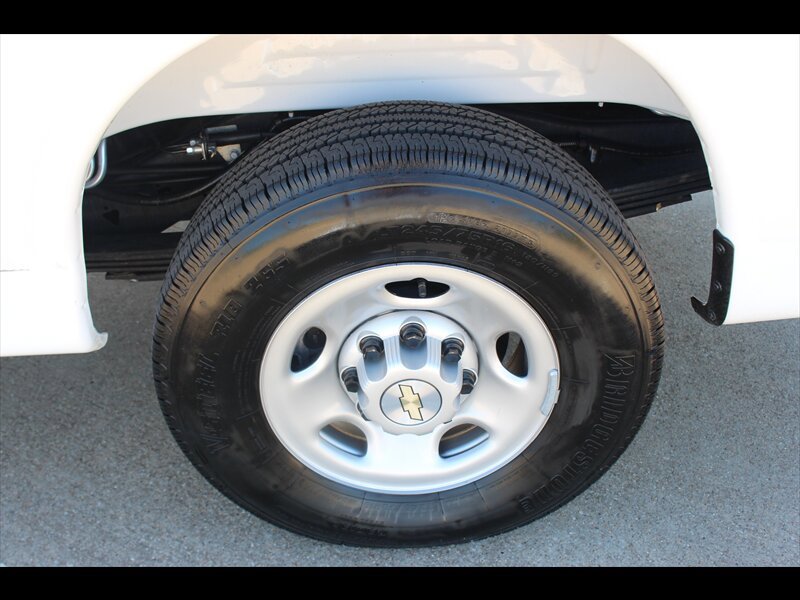 Used 2025 Chevrolet Express 3500 LS RWD image 28