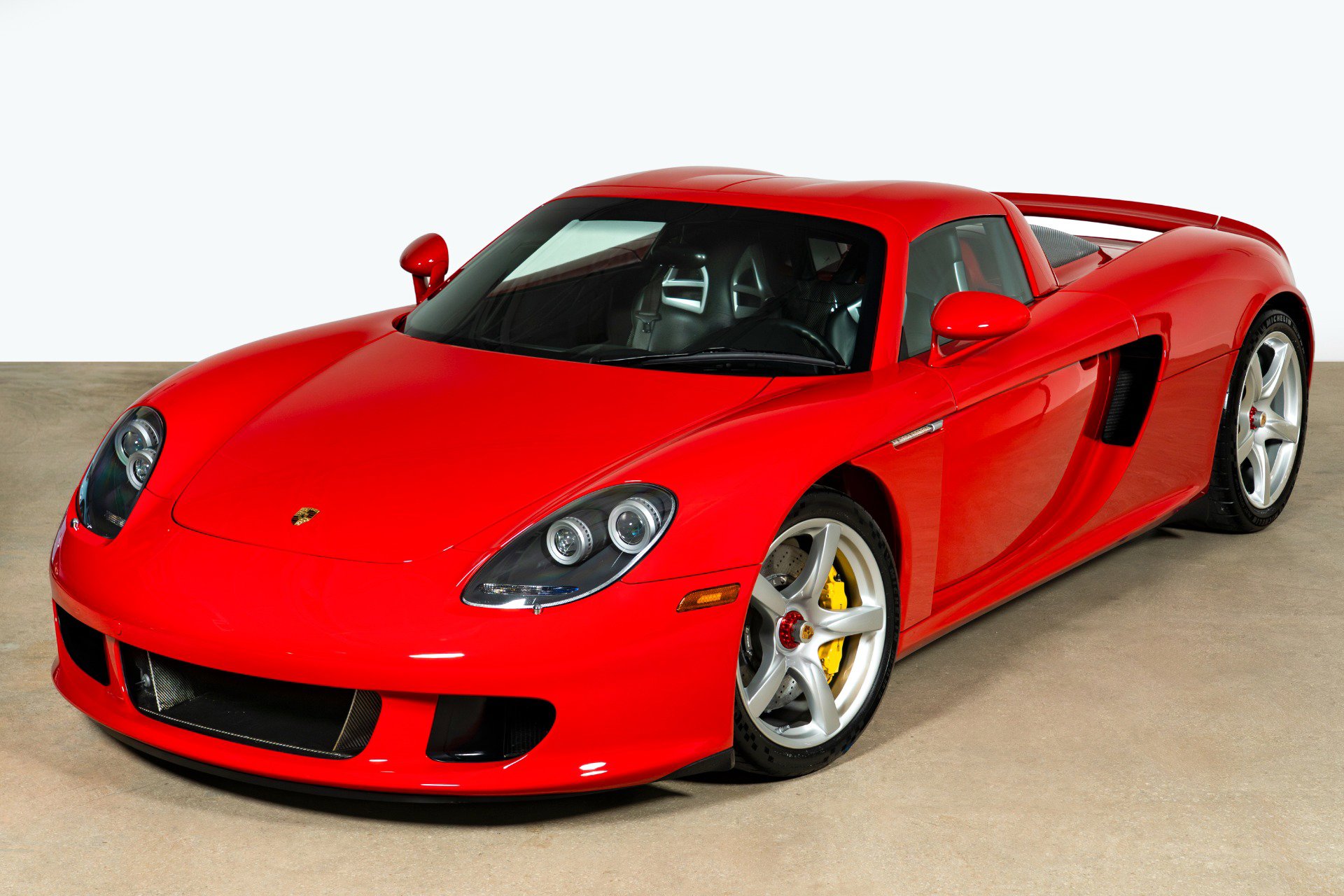 Used 2004 Porsche Carrera GT RWD image 2
