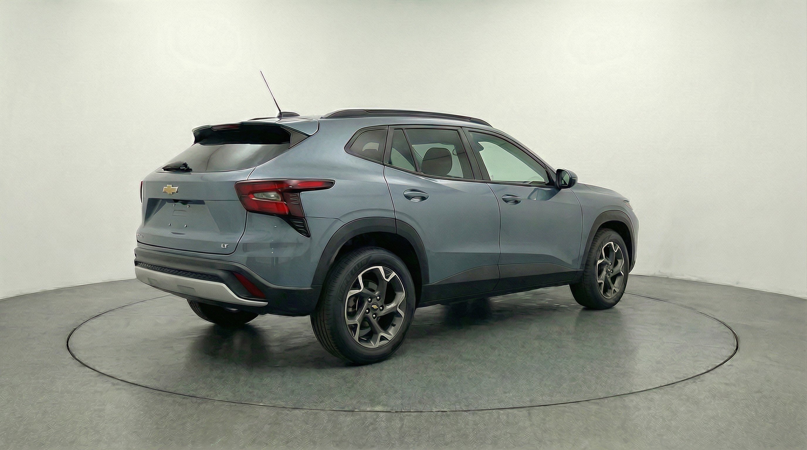 Used 2025 Chevrolet Trax LT w/ LT Convenience Package FWD image 9