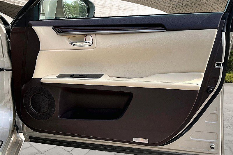 Used 2017 Lexus ES 350 w/ Luxury Package FWD image 16