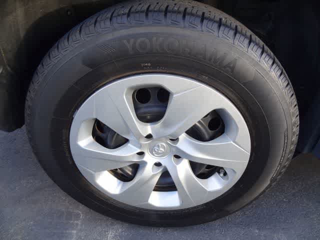Used 2019 Toyota RAV4 LE FWD image 25