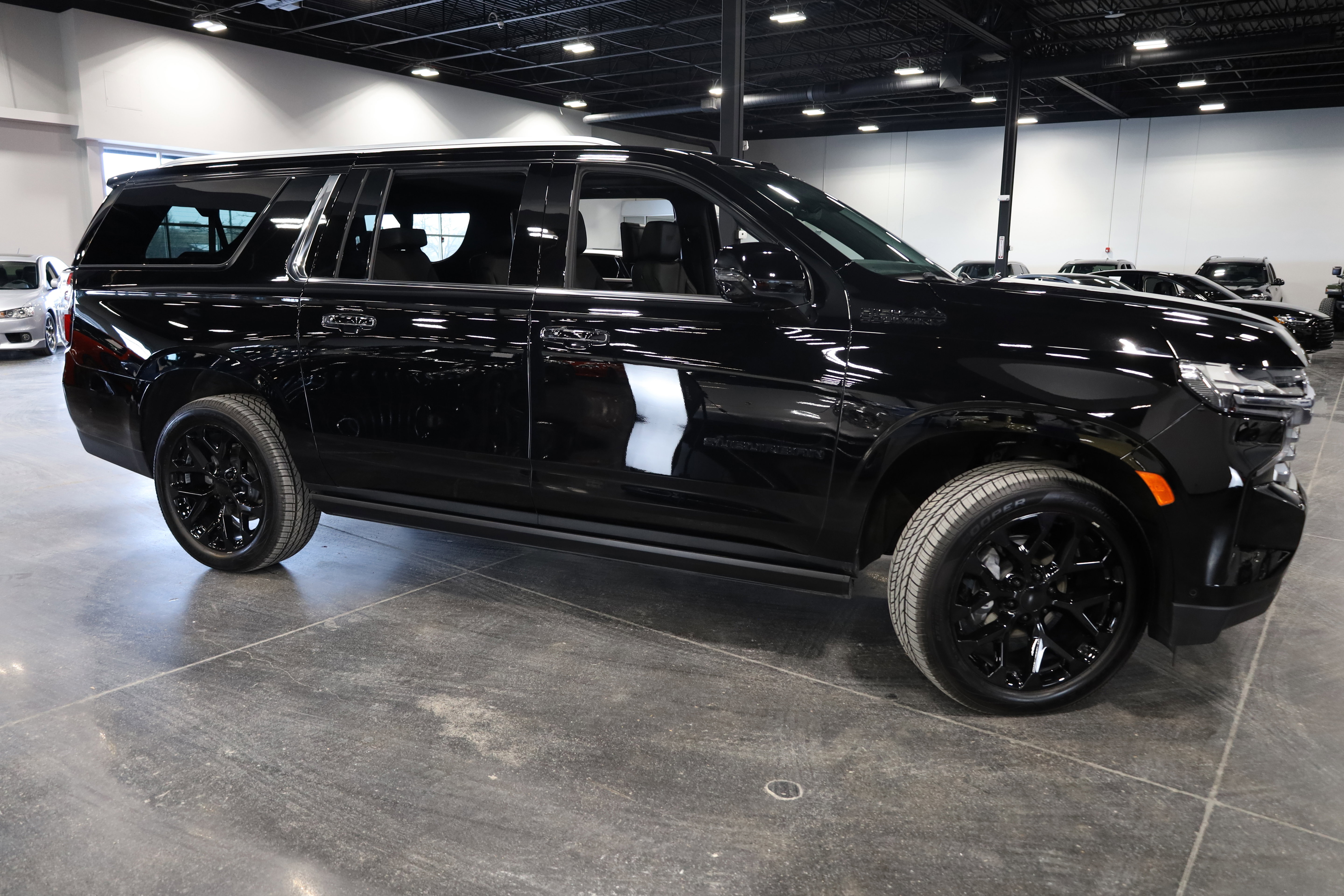 Used 2024 Chevrolet Suburban High Country w/ Advanced Technology Package image 8