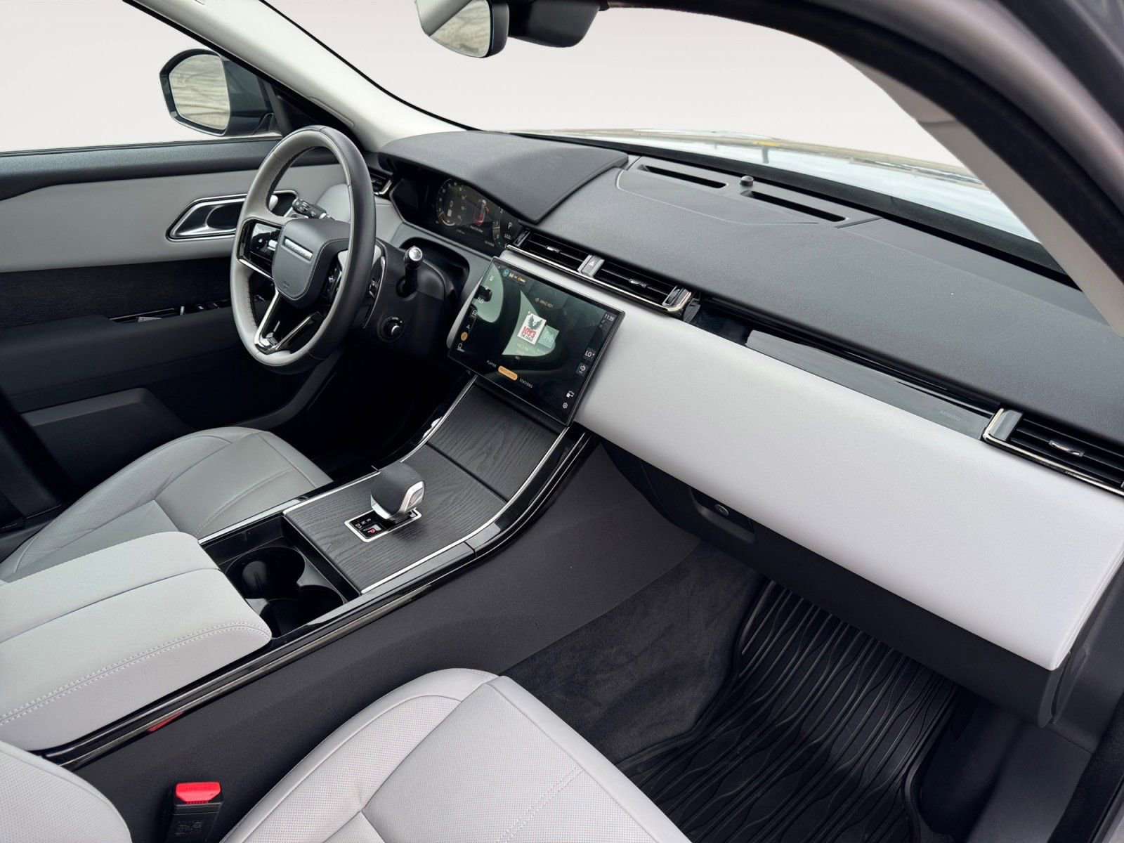 Used 2025 Land Rover Range Rover Velar S image 15