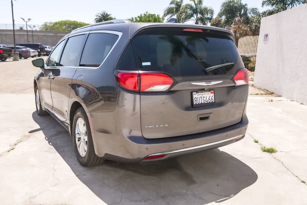 Used 2019 Chrysler Pacifica Touring-L FWD image 6