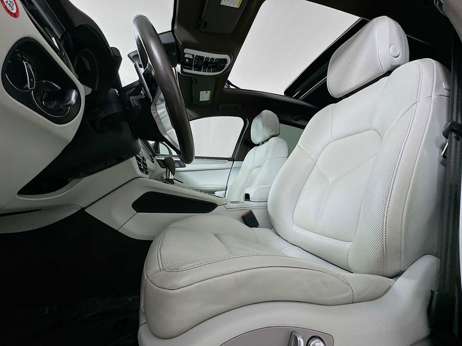 Used 2021 Porsche Macan AWD/4WD image 19