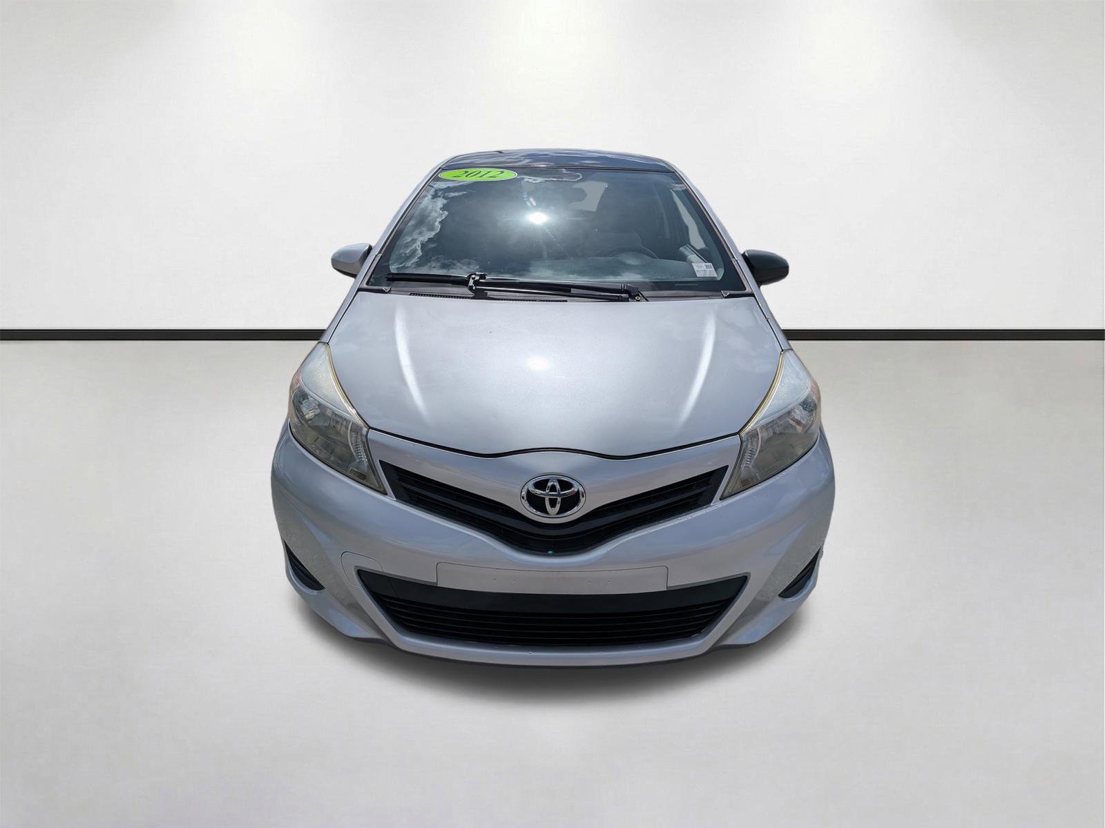Used 2012 Toyota Yaris L image 9