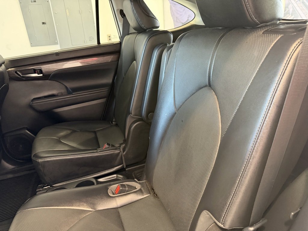 Used 2022 Toyota Highlander Limited image 30