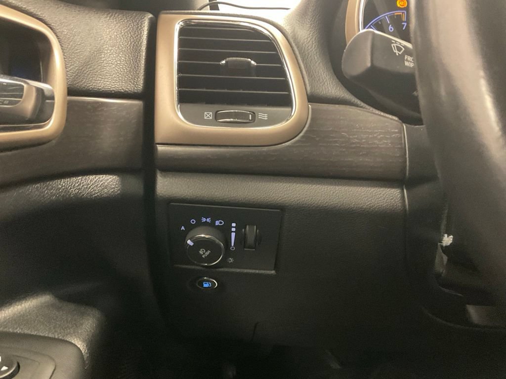 Used 2015 Jeep Grand Cherokee Altitude AWD/4WD image 16
